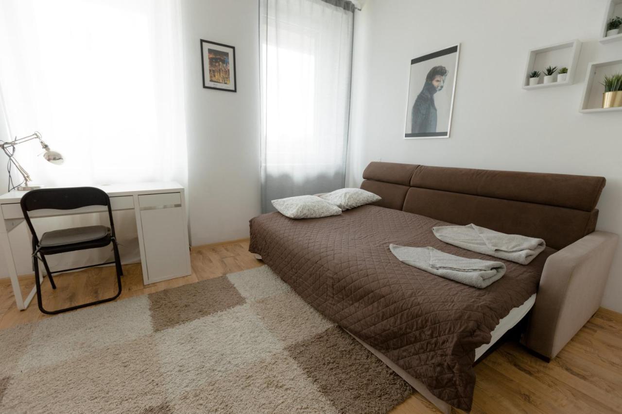 Hidden Peak - Guestrooms Warsawa Bagian luar foto